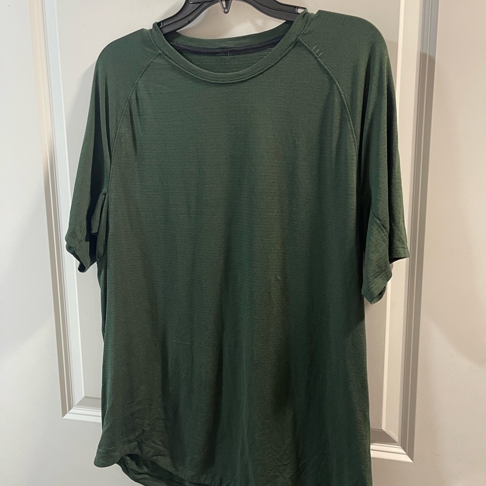 Men's Green T-Shirt Lululemon Pit To Pit 20 No Size Tags